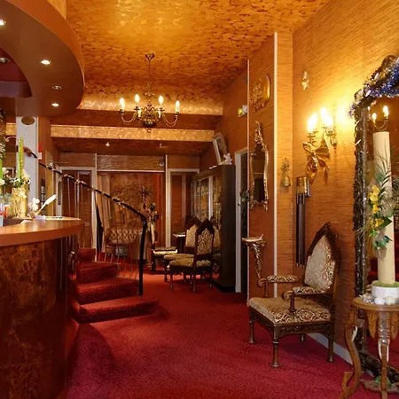Trianon Centre Hotel 2*