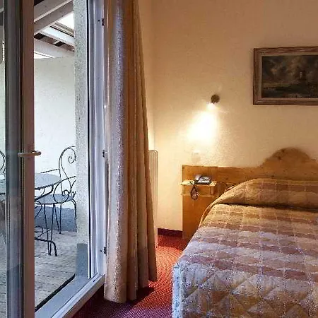 Trianon Centre 2*