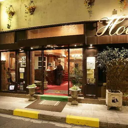 Hotel Trianon Centre 2*