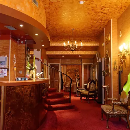 Trianon Centre Hotel 2*