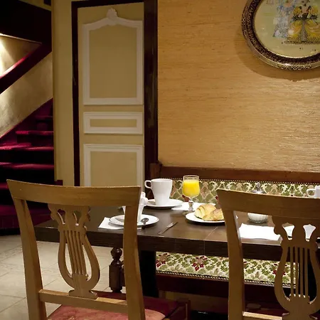 Hotel Trianon Centre 2*